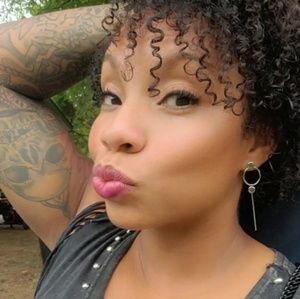 Meet your Posher, Simone